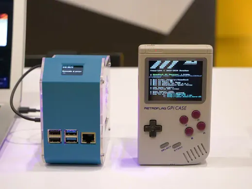 HomeDock OS Running on a Game Boy with a RaspBerry Pi Zero 1